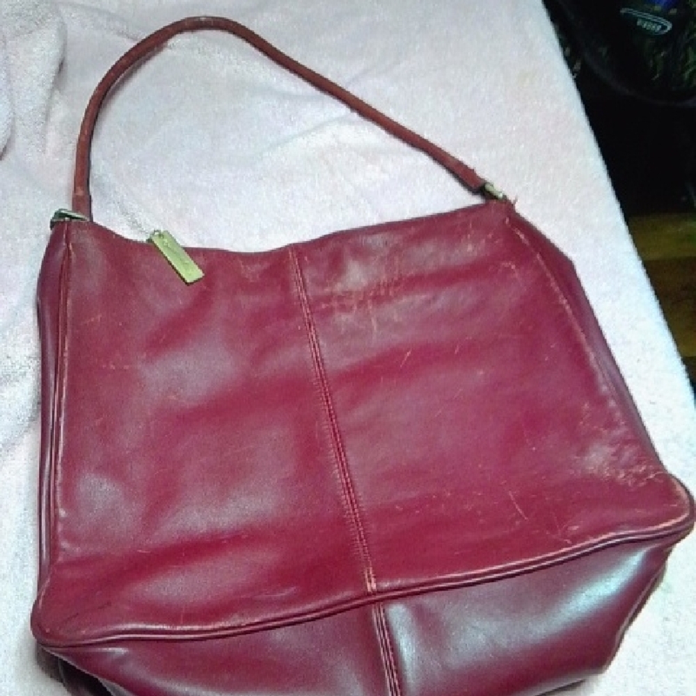 Elegant Red Leather Women's Bag